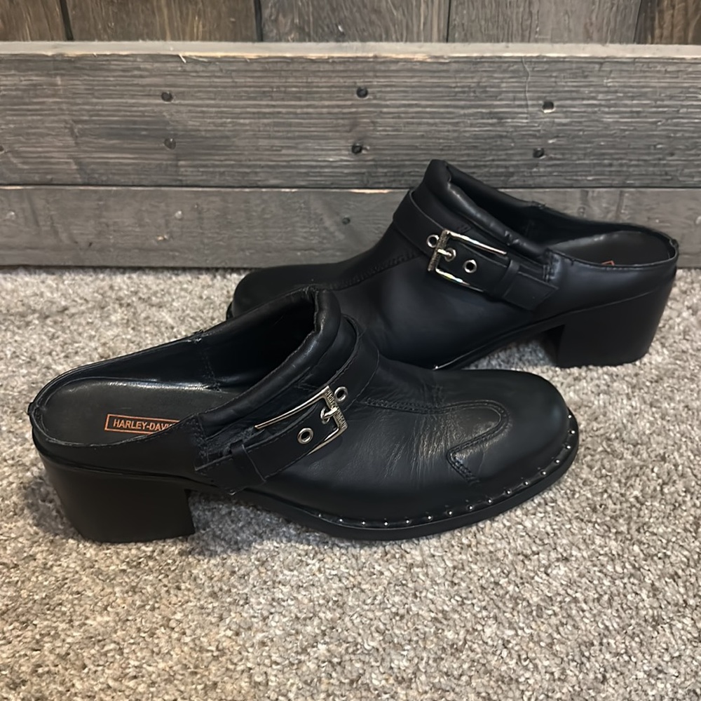 🔥 Harley-Davidson Flame Black Leather Buckle Clog Mules - Picture 2 of 9